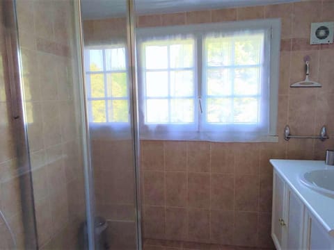 Grande Maison Familiale à Trégastel avec Jardin Clos, Terrasse et WIFI - FR-1-368-393 House in Trégastel