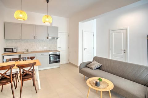 Living room, Dining area, dishwasher, minibar, pet friendly, stove, kitchen