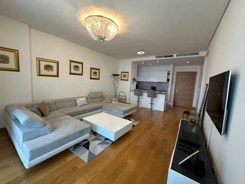 Queen BW Apartment in Belgrade