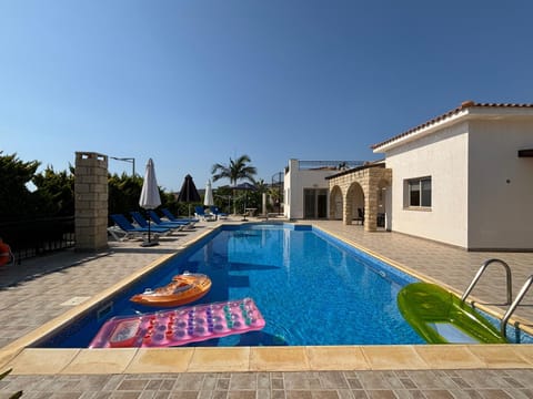 Villa Imperial Sea-Caves Private Pool Villa in Peyia