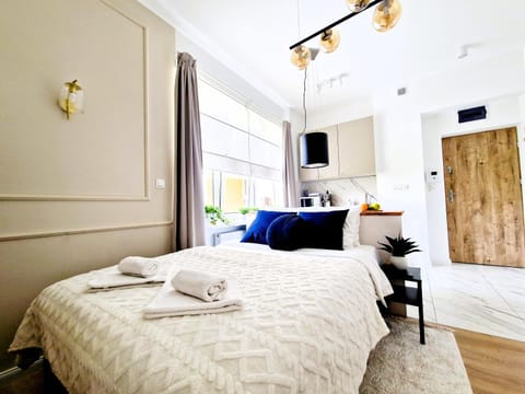 Bed, Photo of the whole room, towels