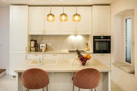 Coffee/tea facilities, Kitchen or kitchenette, Dining area, pet friendly, stove