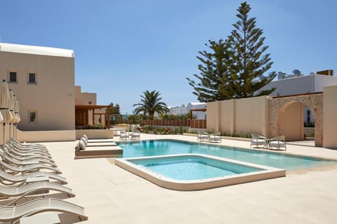 Swimming pool, sunbed