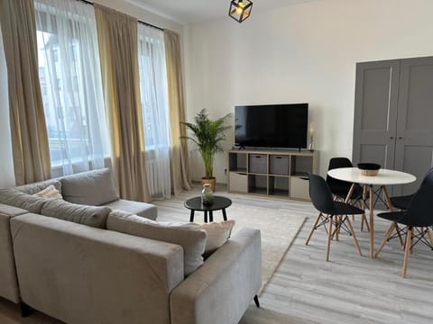 Communal lounge/ TV room, TV and multimedia, Living room, Evening entertainment