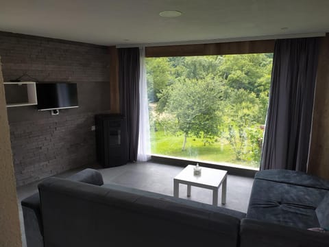 TV and multimedia, Living room, Seating area, Dining area, Evening entertainment