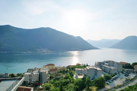 Natural landscape, Bird's eye view, Lake view, Sea view, Location