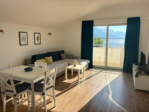 Living room, Dining area, Sea view