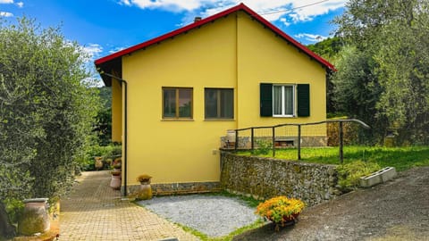 Property building, Natural landscape, Parking