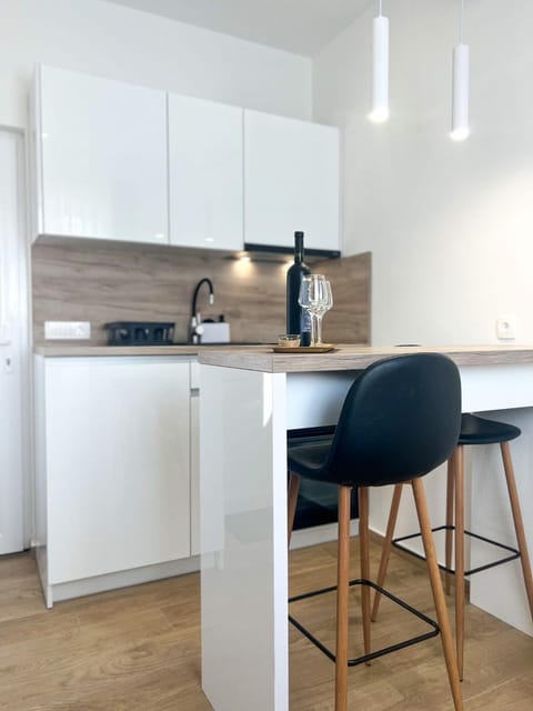 Kitchen or kitchenette, Dining area, pet friendly, stove