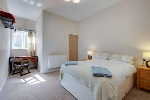The Long Hall 2 bed ground floor annexed apartment - sleeps 6 Apartment in Chesterfield