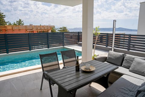 Garden, Balcony/Terrace, Swimming pool