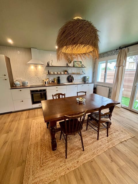 Charme !Appartement plein centre plage à pieds Parking Apartment in Brittany