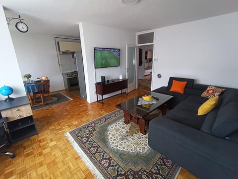 Communal lounge/ TV room, TV and multimedia, Living room, Seating area