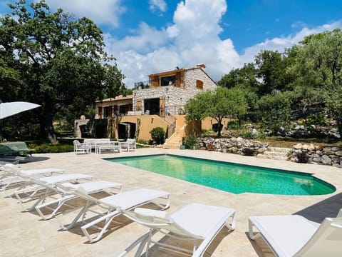 Property building, Patio, Day, Garden, Garden view, Swimming pool, sunbed