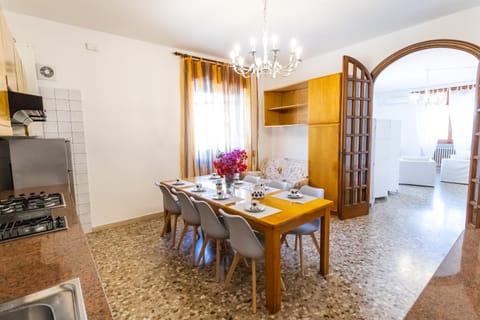 Communal lounge/ TV room, Bed, Living room, stove, kitchen