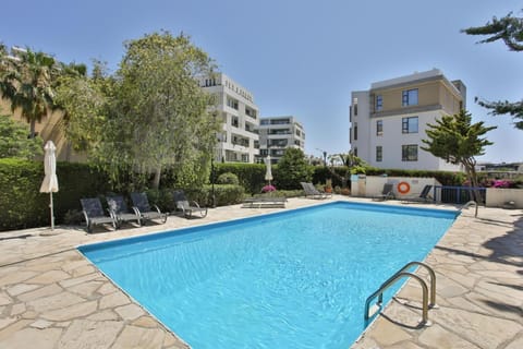 Pool view, Swimming pool, sunbed