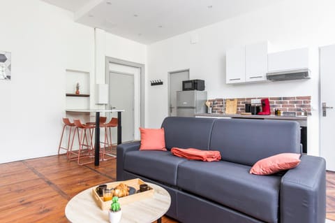 Seating area, Dining area, kitchen
