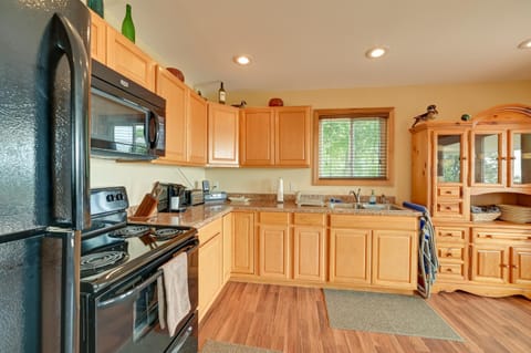 Deck and Water View Cozy Kentucky Lake Getaway House in Lake Barkley