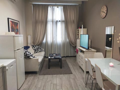 Living room, Seating area, Dining area, hair dresser