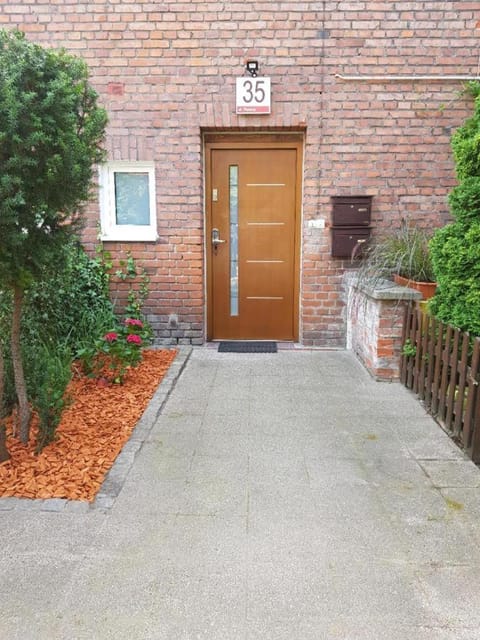 Facade/entrance, Internal: Not applicable to any particular room