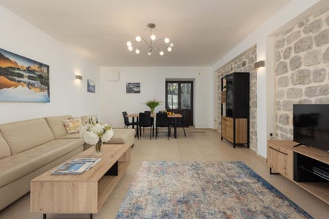 M&M Bay Haven Apartment in Muo