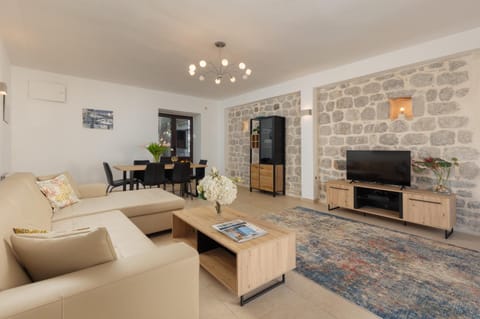 M&M Bay Haven Apartment in Muo