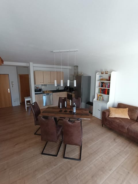 Coffee/tea facilities, Kitchen or kitchenette, Living room, Seating area, Dining area, minibar, stove