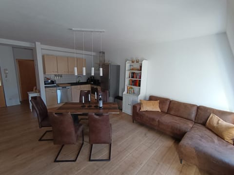 Kitchen or kitchenette, Living room, Seating area, Dining area, stove