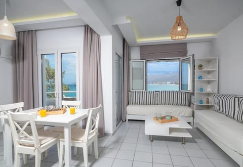 Renovated Maisonette By the Sea w/ Rooftop Terrace Apartment in Stalida