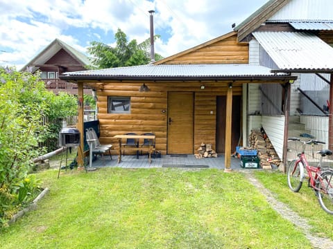 Property building, Patio, Spring, Day, Natural landscape, Garden, Balcony/Terrace, Dining area
