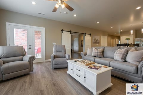 Living room, Seating area
