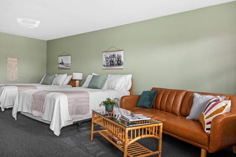 Photo of the whole room, Seating area, Bedroom