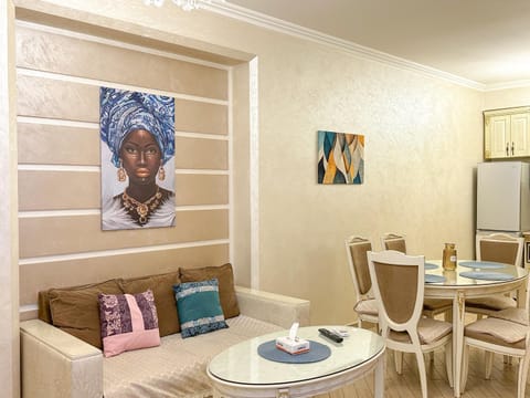 Kitchen or kitchenette, Living room, Seating area