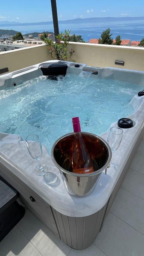 Hot Tub, Sea view