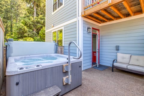 Jims Folly House in Depoe Bay