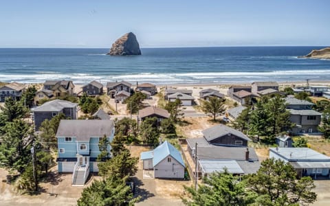 The Cottage Keeper - Meredith Lodging House in Pacific City
