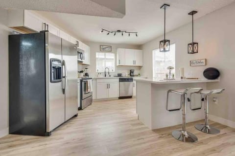 Kitchen or kitchenette, minibar, pet friendly, toaster