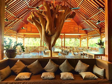 Restaurant/places to eat, Banquet/Function facilities, Seating area, Garden view