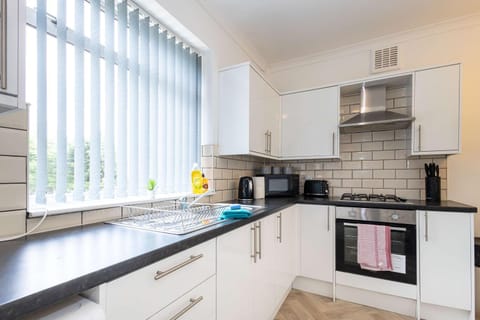 Spacious & Bright 3 Bedroom House in St Helens House in St Helens