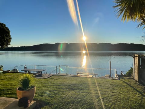 Absolute waterfront House in Raglan