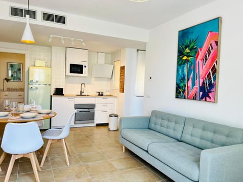 Kitchen or kitchenette, Dining area, dishwasher, oven, stove