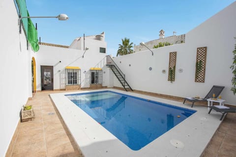 Property building, Patio, Swimming pool