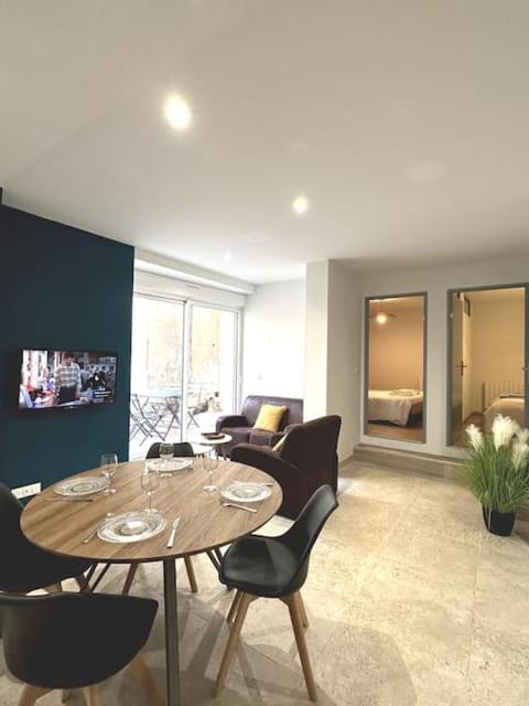 Appartement centre ville - PARKING PRIVE - WIFI Apartment in Nimes