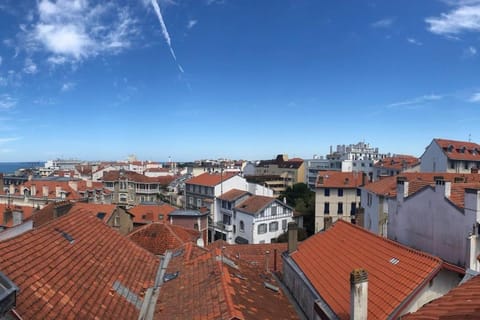 City view, Sea view