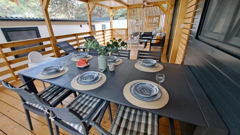 Balcony/Terrace, Food and drinks, Dining area