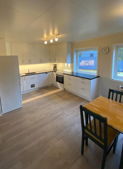 Kitchen or kitchenette, Dining area, dishwasher, oven, stove, kitchen