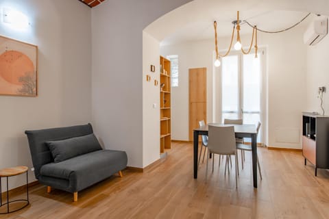 Communal lounge/ TV room, Living room, Seating area, Dining area, hair dresser