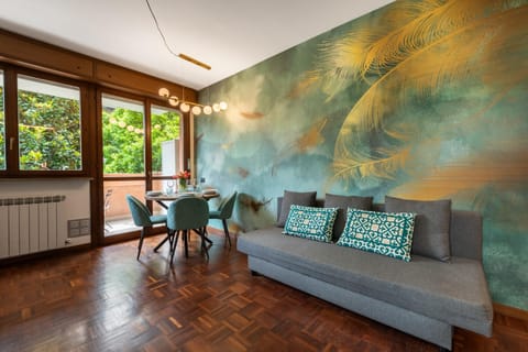 Living room, Seating area, Dining area, internet
