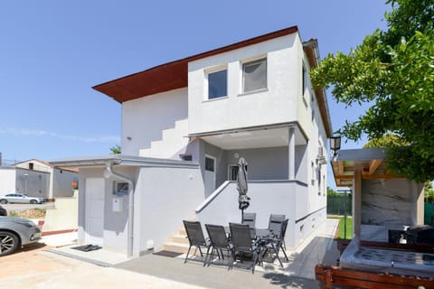 Property building, Patio, Parking