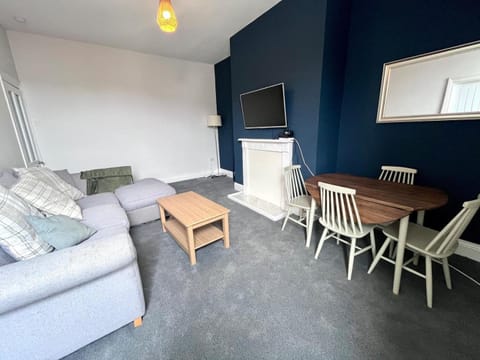 3 BDRM close to beach&city Apartment in North Shields